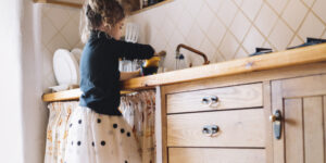 5 genius storage hacks for your tiny dorm kitchen without cabinets