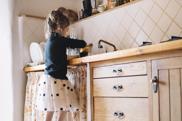 5 genius storage hacks for your tiny dorm kitchen without cabinets