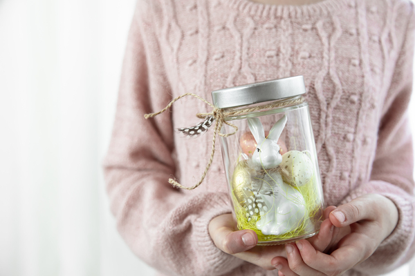 Cheap to chic: 7 ways to transform glass jars into student dorm decor